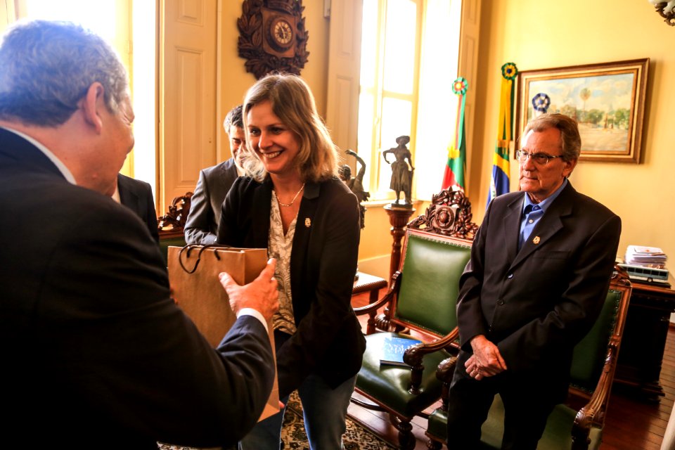 29.11.2017 - Prefeita Paula Mascarenhas e vice Idemar Barz recebem visita de Comitiva de Portugal