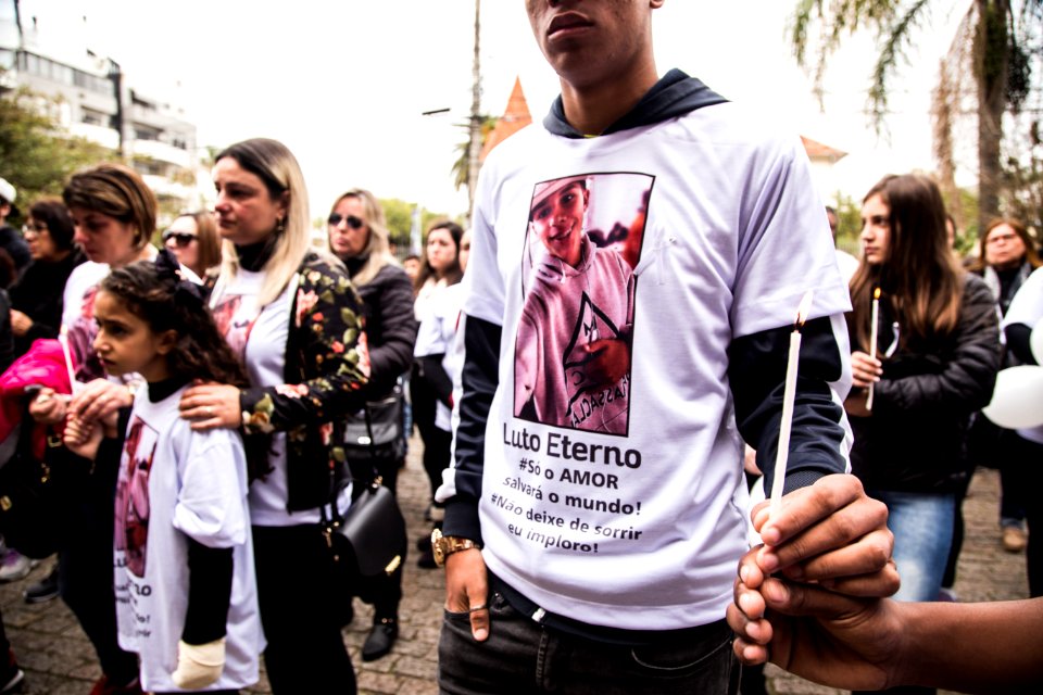 30.06.2018 - Prefeita Paula Mascarenhas participa da Passeata pela Paz em luto e protesto ao assassinato brutal de Thainã Leal, aluno do colégio Assis Brasil - Foto: Gustavo Vara
