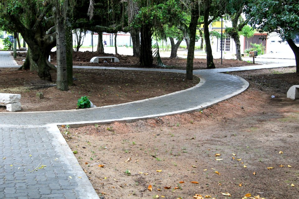 28.01.2018 - Requalificação da praça localizada junto ao Shopping Mar de Dentro no Laranjal