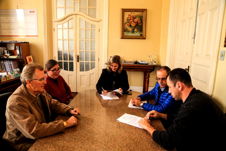 30.07.2018 - Prefeita Paula Mascarenhas durante assinatura do contrato para reforma e ampliação da EMEI Anita Malfatti - Foto: Gustavo Vara