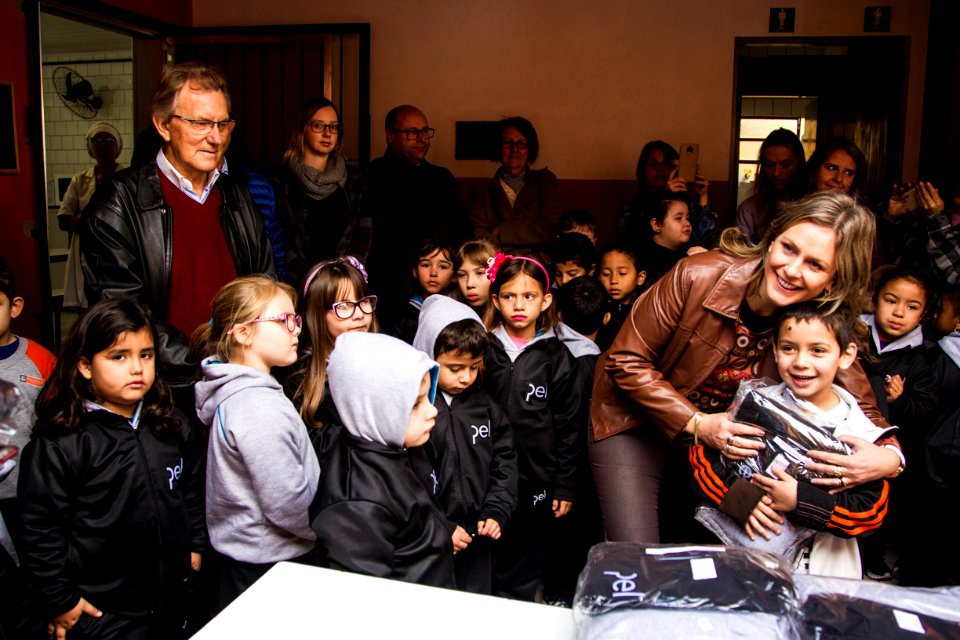 21.06.2018 -  Entrega dos novos uniformes na Escola Joaquim Nabuco e assinatura da ordem de serviço da construção de passarela coberta para EMEF Joaquim Nabuco - Foto: Gustavo Vara