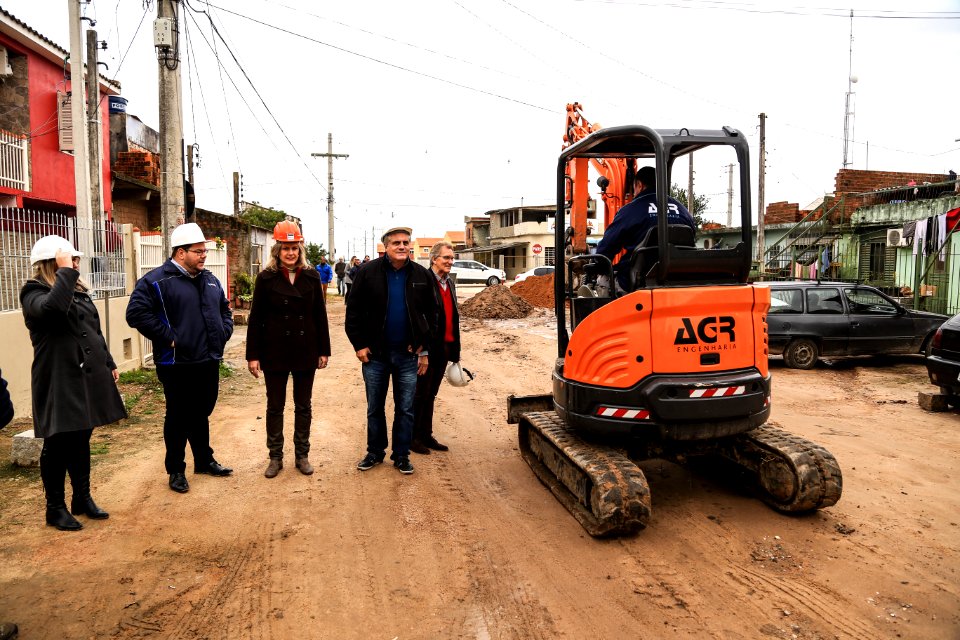 04.07.2018 - Prefeita Paula Mascarenhas e o vice Idemar Barz em visita às obras do Sanep - Foto: Gustavo Vara