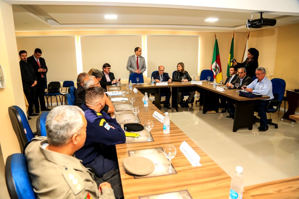 17.11.2017 - Prefeita Paula Mascarenhas na reunião da Azonasul com o Secretário Estadual de Segurança Pública, Cezar Schirmer