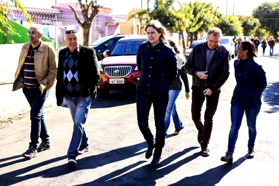 23.05.2018 - Prefeita Paula Mascarenhas e o vice Idemar Barz durante vistoria das obras nas ruas Afonso Pena, Paulo Guilayn e Santo Michelon no Fragata - Foto: Gustavo Vara