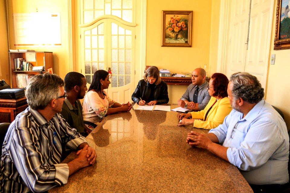 17.11.2017 - Prefeita Paula Mascarenhas em reunião com a vereadora Daiane Dias e, os vereadores Reinaldo Elias, Luiz Henrique Vianna e Ademar Ornel