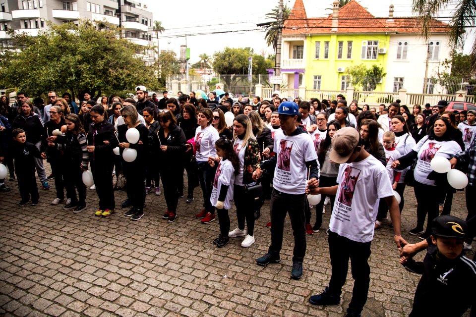 30.06.2018 - Prefeita Paula Mascarenhas participa da Passeata pela Paz em luto e protesto ao assassinato brutal de Thainã Leal, aluno do colégio Assis Brasil - Foto: Gustavo Vara
