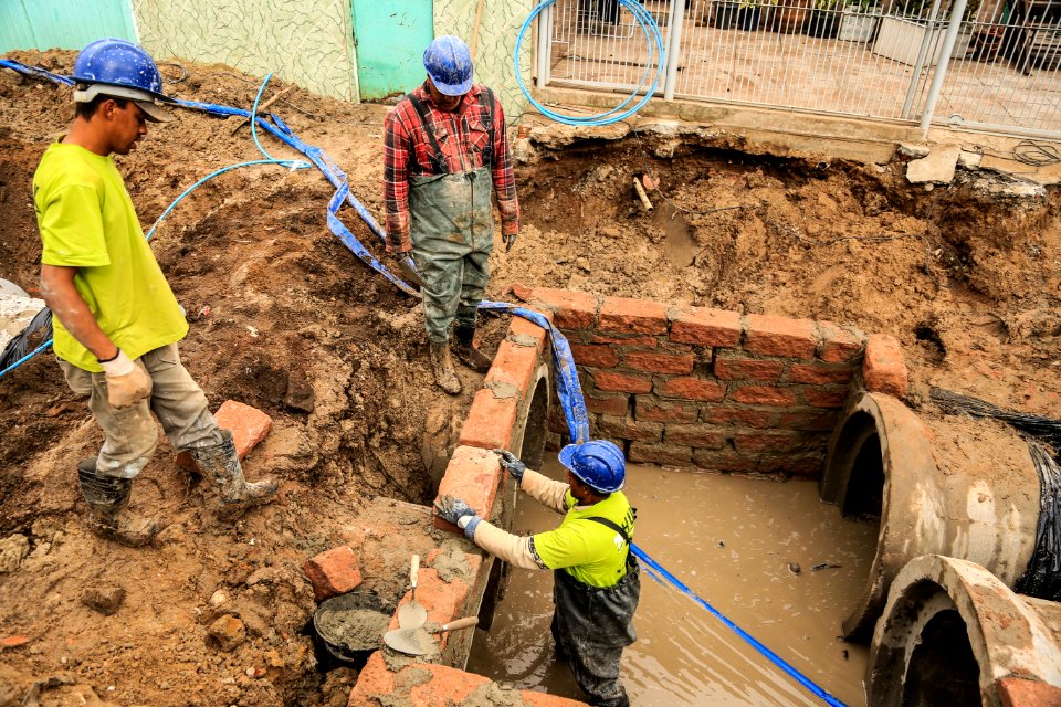 04.07.2018 - Prefeita Paula Mascarenhas e o vice Idemar Barz em visita às obras do Sanep - Foto: Gustavo Vara