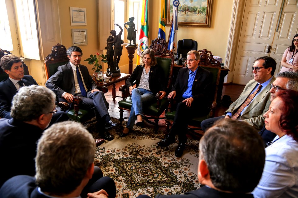 29.11.2017 - Prefeita Paula Mascarenhas e vice Idemar Barz recebem visita de Comitiva de Portugal