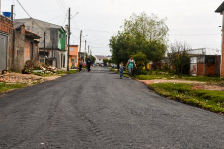 03.11.2017 - Obras de asfaltamento na rua 4 do bairro Navegantes