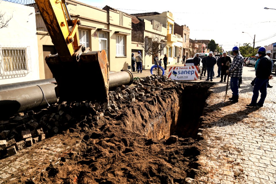 20.08.2018 - Prefeito em exercício Idemar Barz durante visita obra de instalação adutora ETA São Gonçalo - Foto: Gustavo Vara