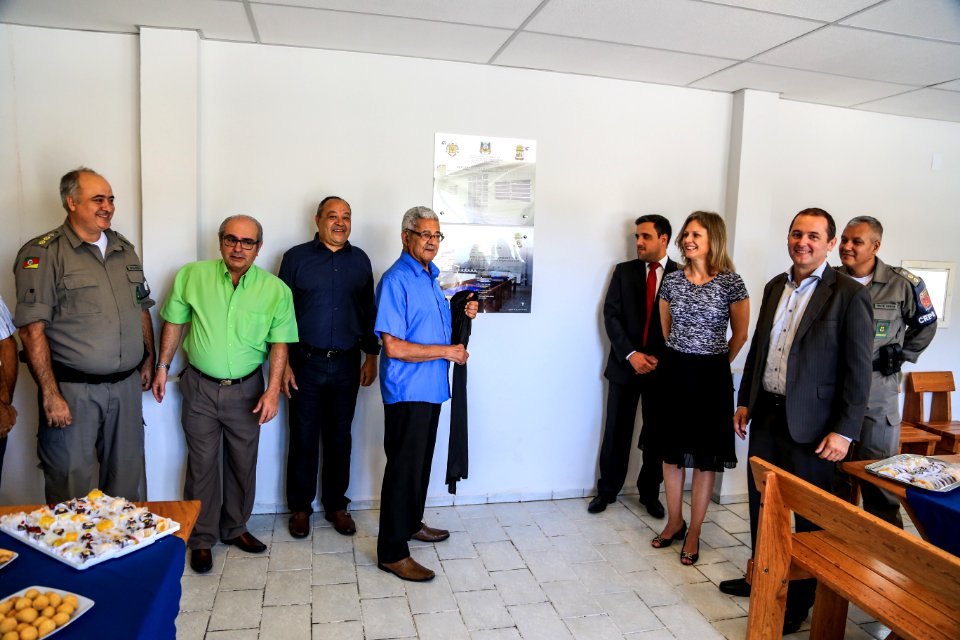 05.01.2018 - Prefeita Paula Mascarenhas na solenidade de inauguração da revitalização do refeitório do 4º BPM e reestruturação da Sala de Operações