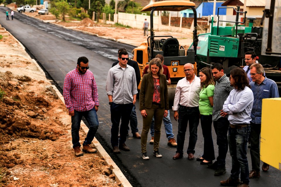 10.11.2017 - Prefeita Paula Mascarenhas em visita na avenida Ildefonso Simões Lopes