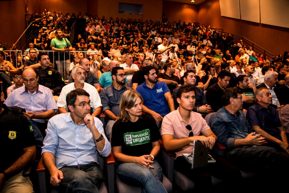 20.04.2018 - Painel: Duplicação BR 116 Urgente - Foto: Gustavo Vara