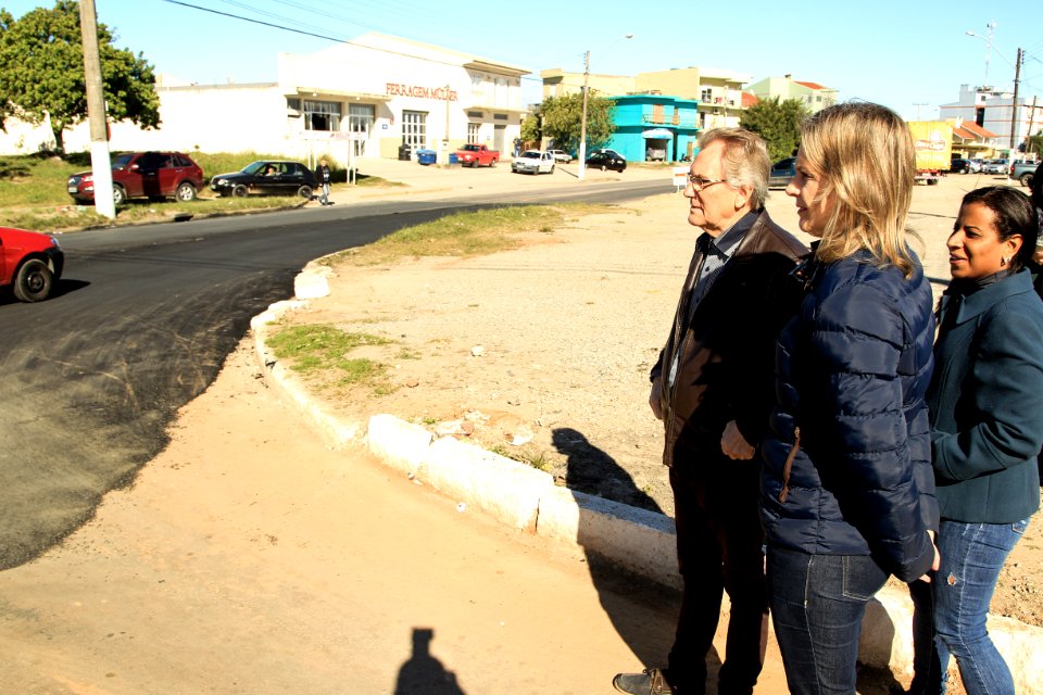 23.05.2018 - Prefeita Paula Mascarenhas e o vice Idemar Barz durante vistoria das obras nas ruas Afonso Pena, Paulo Guilayn e Santo Michelon no Fragata - Foto: Gustavo Vara