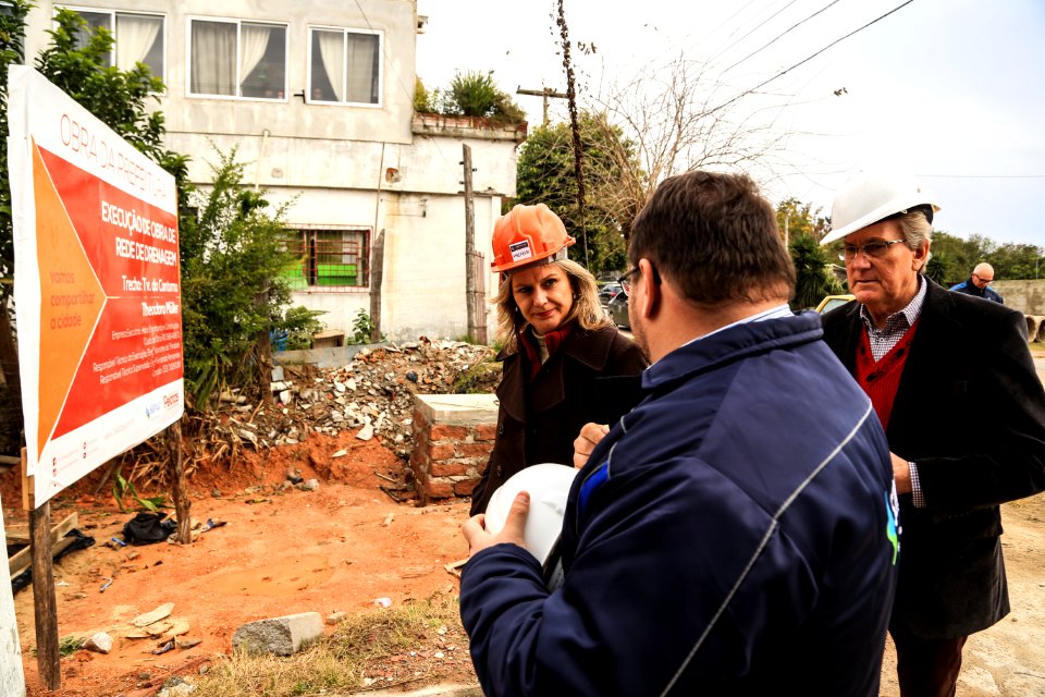 04.07.2018 - Prefeita Paula Mascarenhas e o vice Idemar Barz em visita às obras do Sanep - Foto: Gustavo Vara