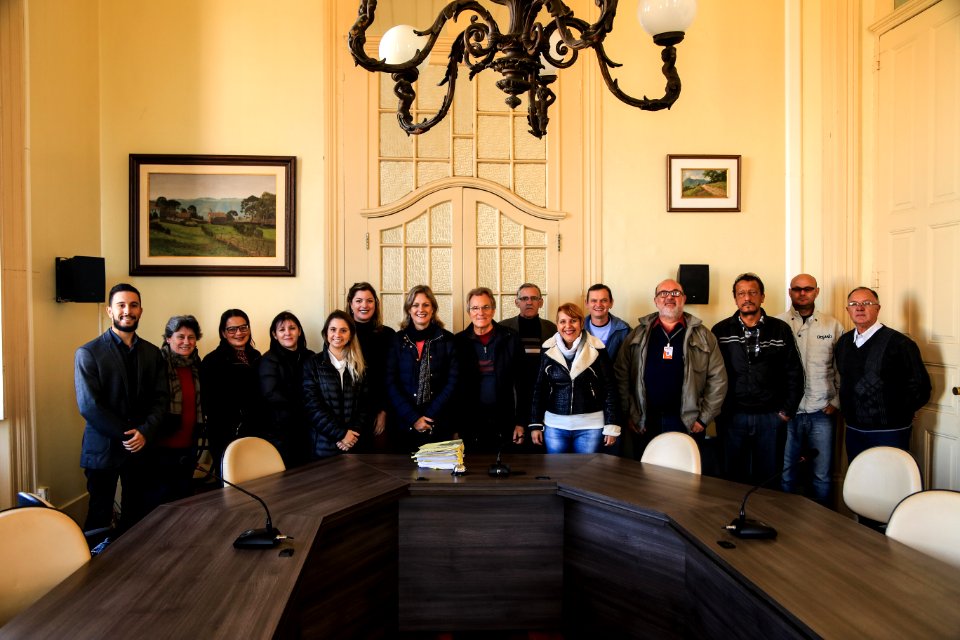 25.05.2018 - Prefeita Paula Mascarenhas e o vice Idemar Barz durante assinatura do contrato de execução de reforma e ampliação da Unidade Básica de Saúde Getúlio Vargas com a empresa Modelar Engenharia - Foto: Gustavo Vara