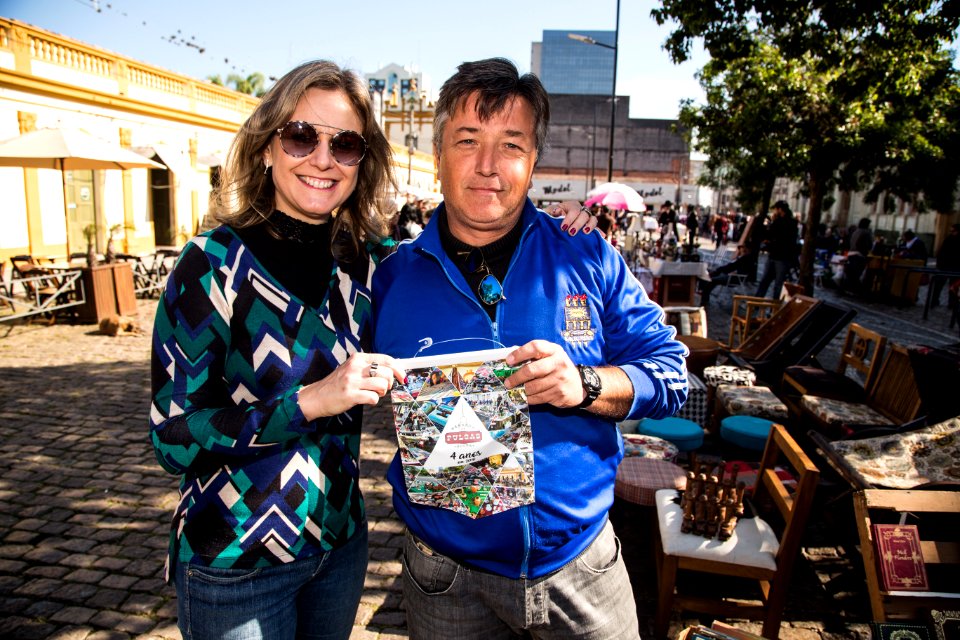 26.05.2018 - Prefeita Paula Mascarenhas cumprimenta expositores do Mercado das Pulgas pelo aniversário de quatro anos da feira - Foto: Gustavo Vara