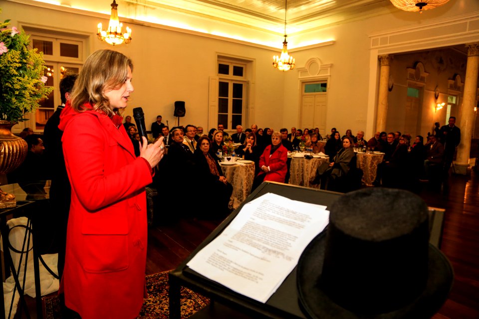 04.07.2018 - Prefeita Paula Mascarenhas em seu pronunciamento no jantar comemorativo de aniversário do Instituto Lobo da Costa - Foto: Gustavo Vara