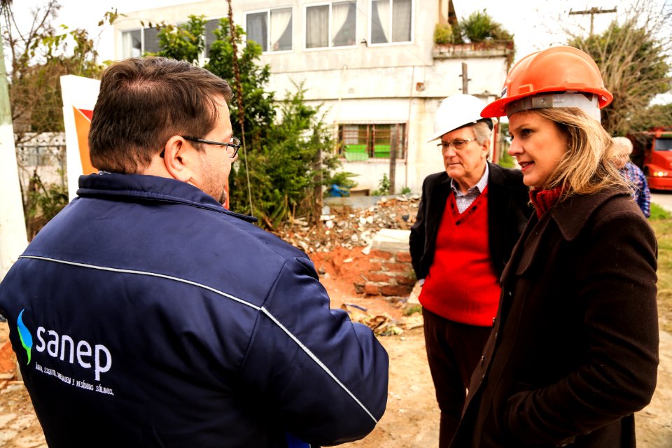 04.07.2018 - Prefeita Paula Mascarenhas e o vice Idemar Barz em visita às obras do Sanep - Foto: Gustavo Vara