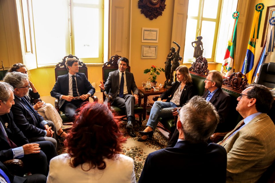 29.11.2017 - Prefeita Paula Mascarenhas e vice Idemar Barz recebem visita de Comitiva de Portugal