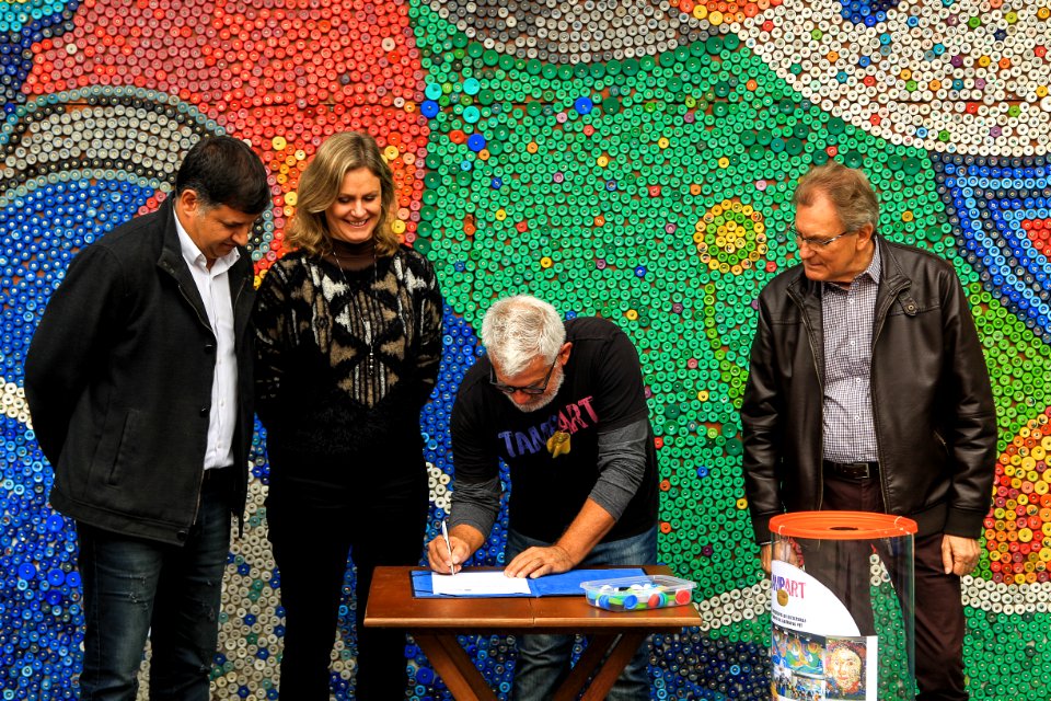12.06.2018 - Prefeita Paula Mascarenhas e o vice Idemar Barz durante o ato de lançamento do Tampart e assinatura de uma termo de cooperação - projeto de arte e sustentabilidade - Foto: Gustavo Vara