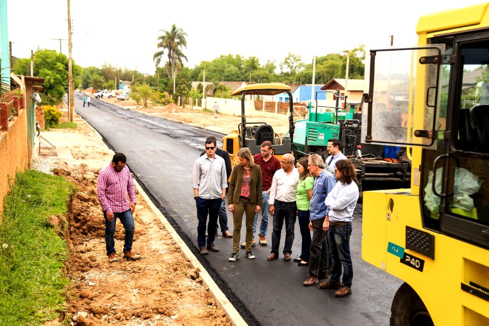10.11.2017 - Prefeita Paula Mascarenhas em visita na avenida Ildefonso Simões Lopes