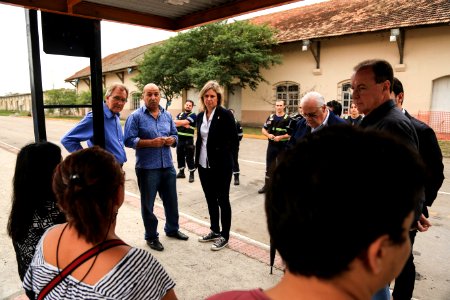 09.05.2018 - Prefeita Paula Mascarenhas e o vice Idemar Barz durante caminhada de entrega do novo terminal da Estação Férrea - Foto: Gustavo Vara