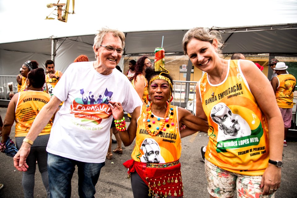 10.02.2018 - Prefeita Paula Mascarenhas e o vice Idemar Barz durante o primeiro dia do Carnaval 2018 - Foto: Gustavo Vara
