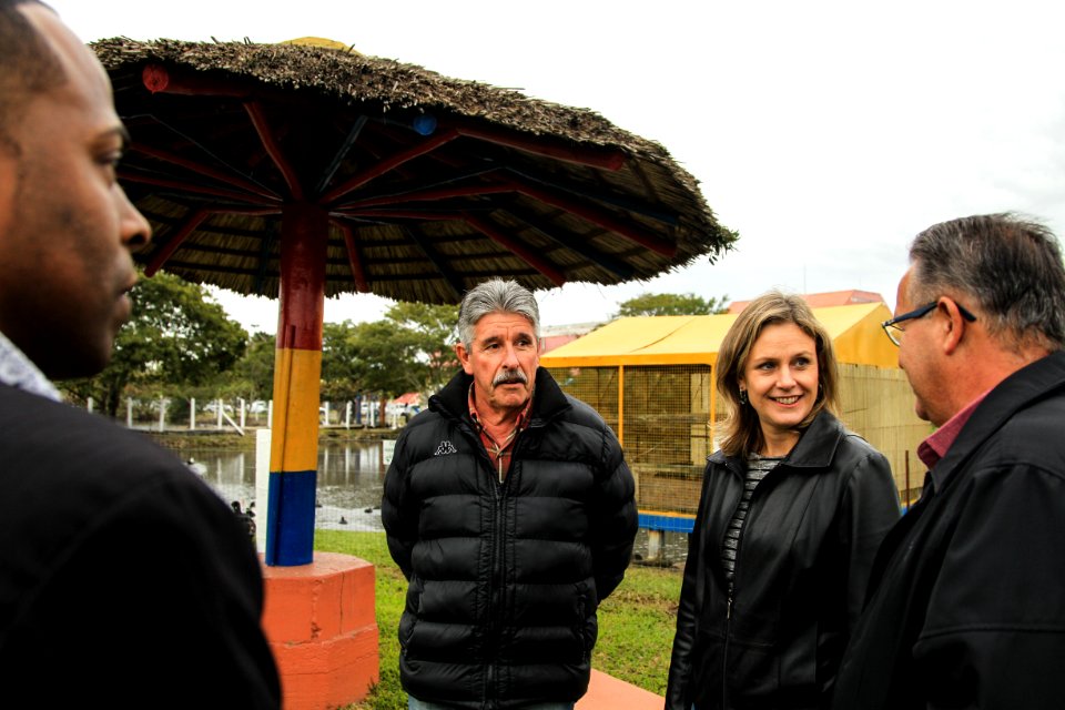 18.05.2018 - Prefeita Paula Mascarenhas acompanhada do Diretor Presidente da Eterpel, Jorge Vasques realizam a reinauguração da ponte e área de recreação infantil do terminal rodoviário de Pelotas - Foto: Gustavo Vara