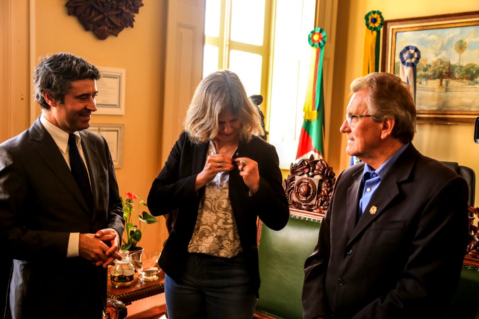 29.11.2017 - Prefeita Paula Mascarenhas e vice Idemar Barz recebem visita de Comitiva de Portugal
