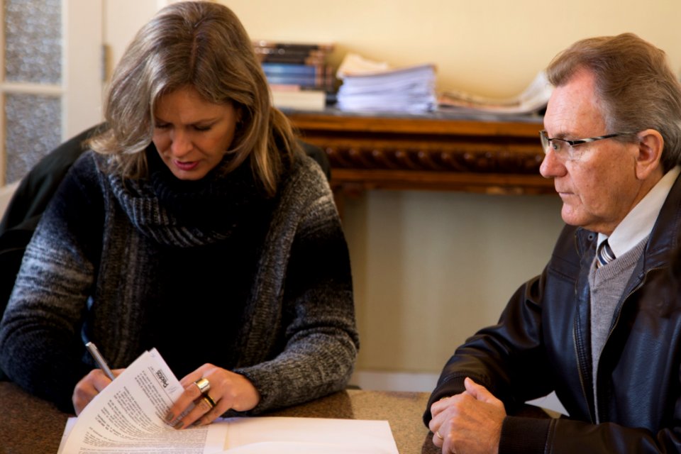 15.06.2018 - Prefeita Paula Mascarenhas assina o contrato de execução da obra do CRAS Getúlio Vargas - Foto: Gustavo Vara