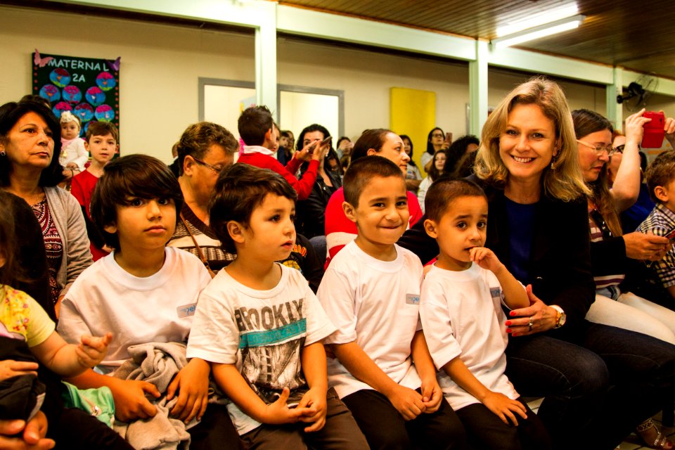 20.10.2018 - Prefeita Paula Mascarenhas participa da festa de aniversário da EMEF Mário Quintana, na Guabiroba - Foto: Gustavo Vara