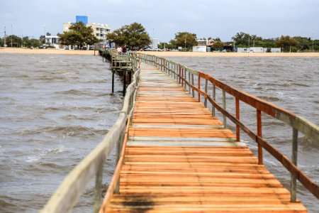 29.12.2017 - Prefeita Paula Mascarenhas durante visita e entrega da reforma do trapiche da praia do Laranjal