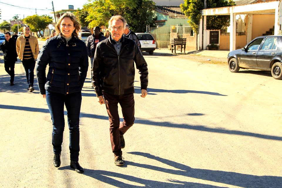 23.05.2018 - Prefeita Paula Mascarenhas e o vice Idemar Barz durante vistoria das obras nas ruas Afonso Pena, Paulo Guilayn e Santo Michelon no Fragata - Foto: Gustavo Vara