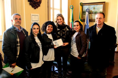 26.06.2018 - Prefeita Paula Mascarenhas recebe o convite para a Festa do Peixe - Sindicato dos Pescadores e SDR - Foto: Gustavo Vara