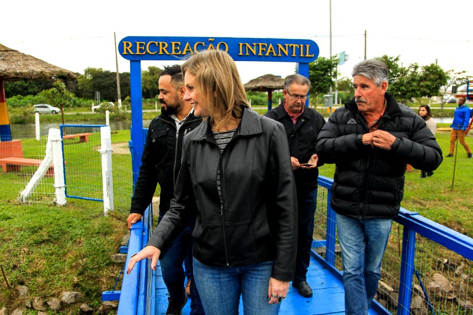 18.05.2018 - Prefeita Paula Mascarenhas acompanhada do Diretor Presidente da Eterpel, Jorge Vasques realizam a reinauguração da ponte e área de recreação infantil do terminal rodoviário de Pelotas - Foto: Gustavo Vara