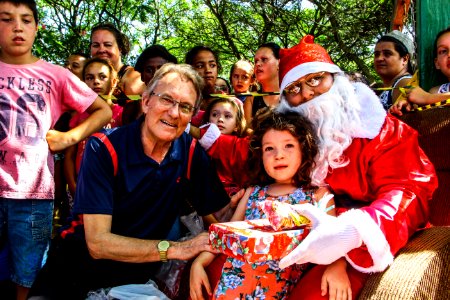 16.12.2017 - Vice-prefeito Idemar Barz na chegada do Papai Noel da Rádio Imigrantes