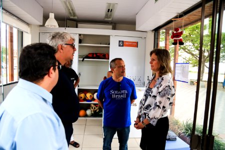 29.12.2017 - Prefeita Paula Mascarenhas durante visita e entrega da reforma do trapiche da praia do Laranjal