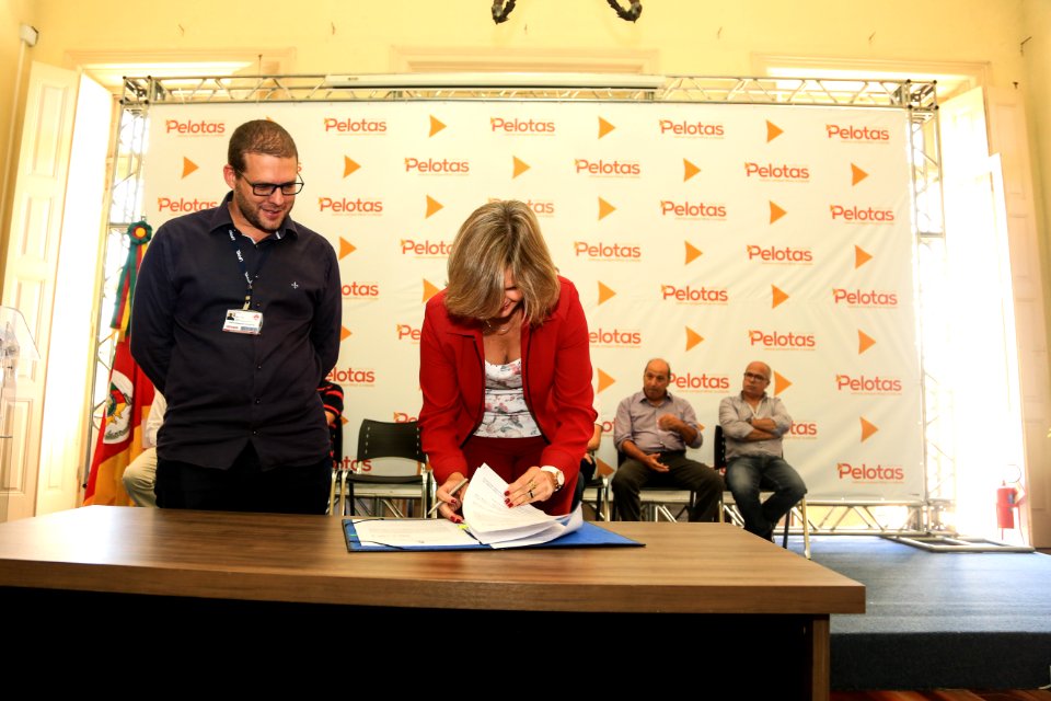 12.04.2018 - Prefeita Paula Mascarenhas durante assinatura de convênio do Plano de Mobilidade - Foto: Gustavo Vara