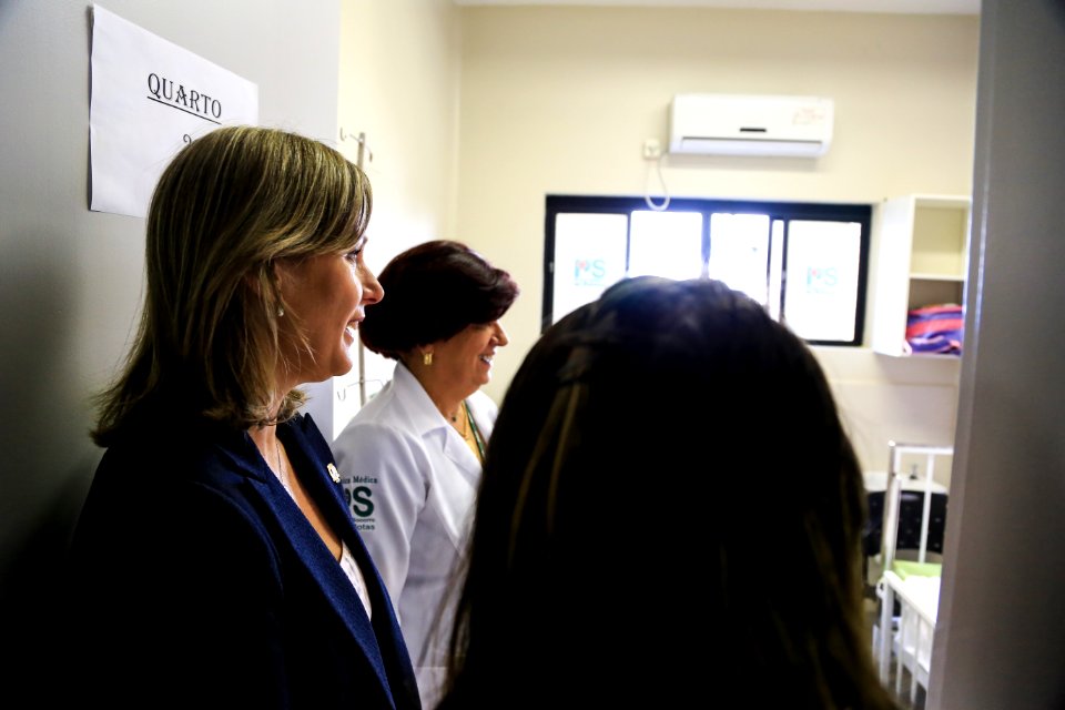 08.03.2018 - Prefeita Paula Mascarenhas visita à ala pediátrica do Pronto Socorro após reforma - Foto: Gustavo Vara