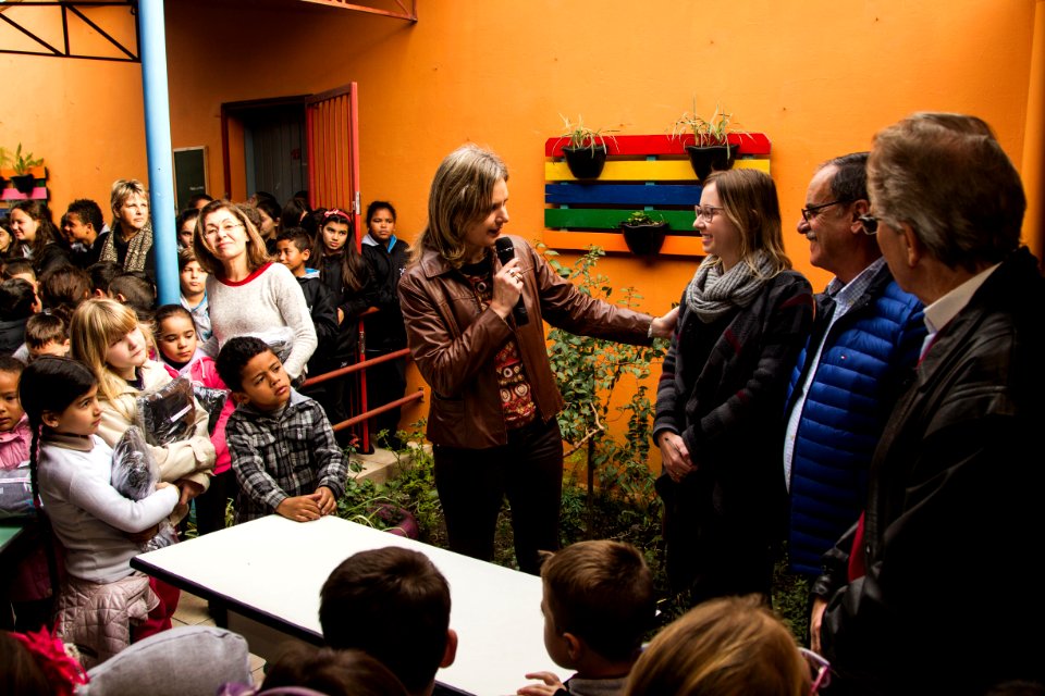 21.06.2018 -  Entrega dos novos uniformes na Escola Joaquim Nabuco e assinatura da ordem de serviço da construção de passarela coberta para EMEF Joaquim Nabuco - Foto: Gustavo Vara