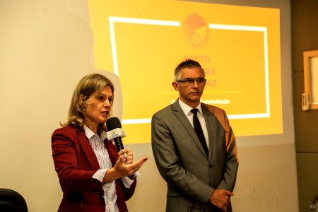 30.11.2017 - Prefeita Paula Mascarenhas na entrega e apresentação do código de convivência aos vereadores