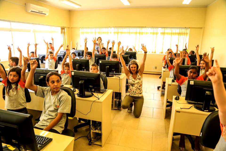 13.12.2017 - Prefeita Paula Mascarenhas durante entrega de laboratório Khan Academy na EMEF Dom Francisco de Campos Barreto