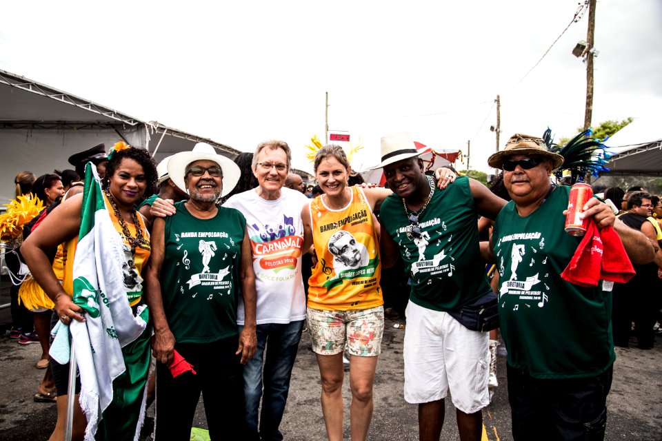 10.02.2018 - Prefeita Paula Mascarenhas e o vice Idemar Barz durante o primeiro dia do Carnaval 2018 - Foto: Gustavo Vara