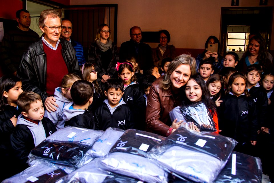 21.06.2018 -  Entrega dos novos uniformes na Escola Joaquim Nabuco e assinatura da ordem de serviço da construção de passarela coberta para EMEF Joaquim Nabuco - Foto: Gustavo Vara