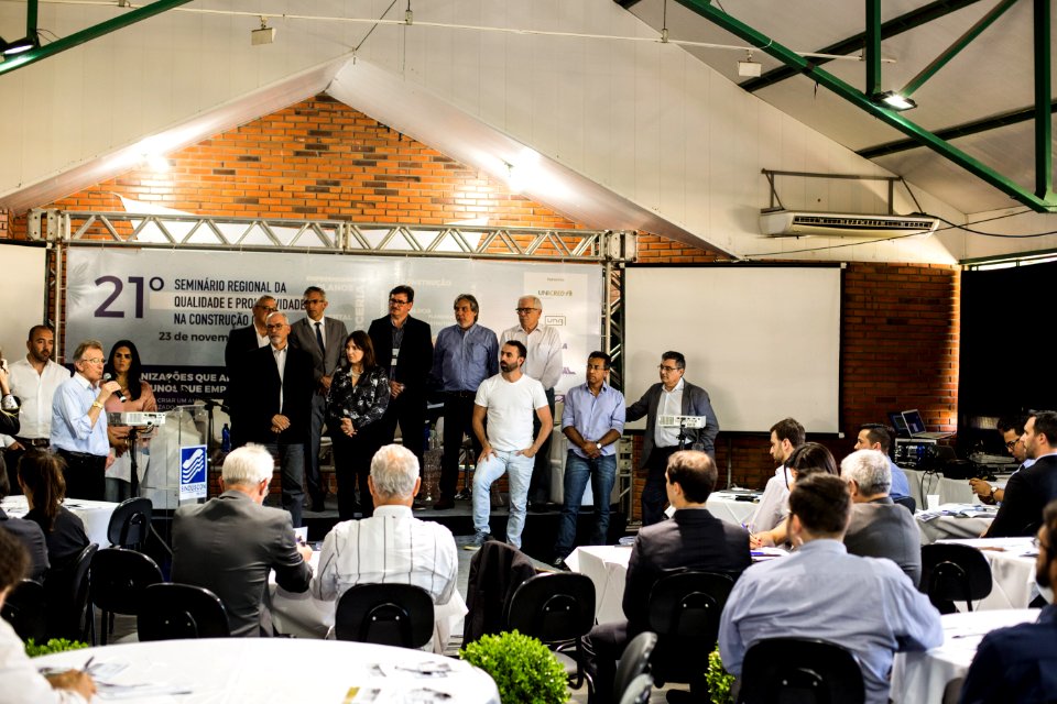 23.11.2017 - Prefeito em exercício Idemar Barz participa do Seminário Regional da Qualidade  e produtividade na construção civíl no salão de eventos do Parque do Sesi