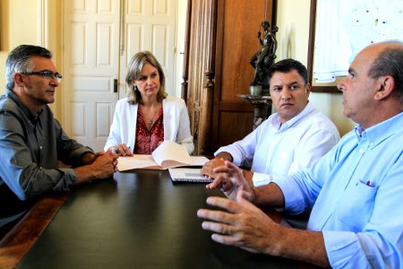 05.03.2018 - Prefeita Paula Mascarenhas durante assinatura da lei 6544 que dispõe sobre a flora nativa e exóticado município de Pelotas de autoria dos vereadores Fabrício Tavares (PSD) eLuiz Henrique Viana (PSDB) - Foto: Gustavo Vara
