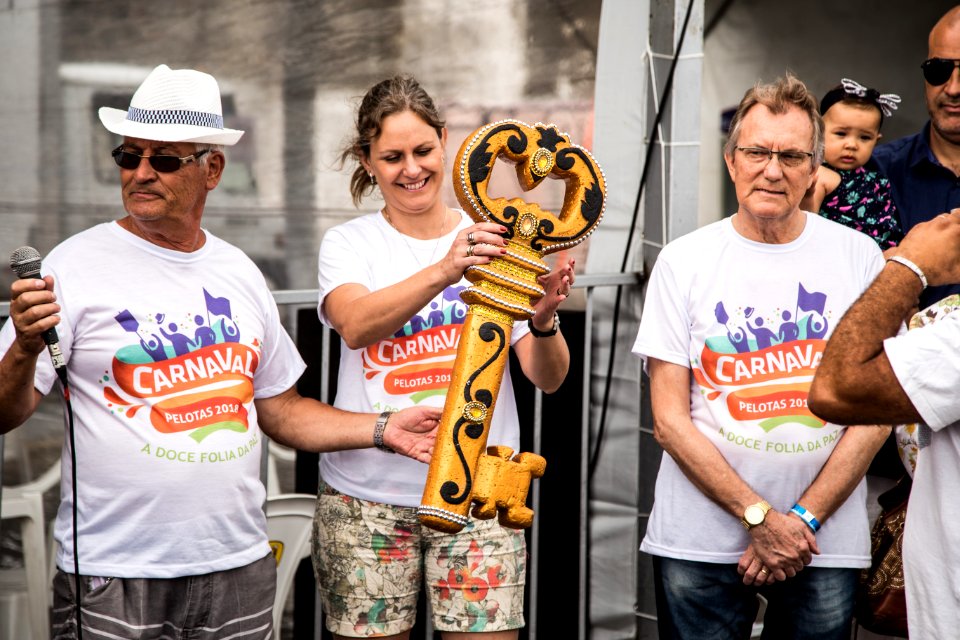10.02.2018 - Prefeita Paula Mascarenhas e o vice Idemar Barz durante o primeiro dia do Carnaval 2018 - Foto: Gustavo Vara