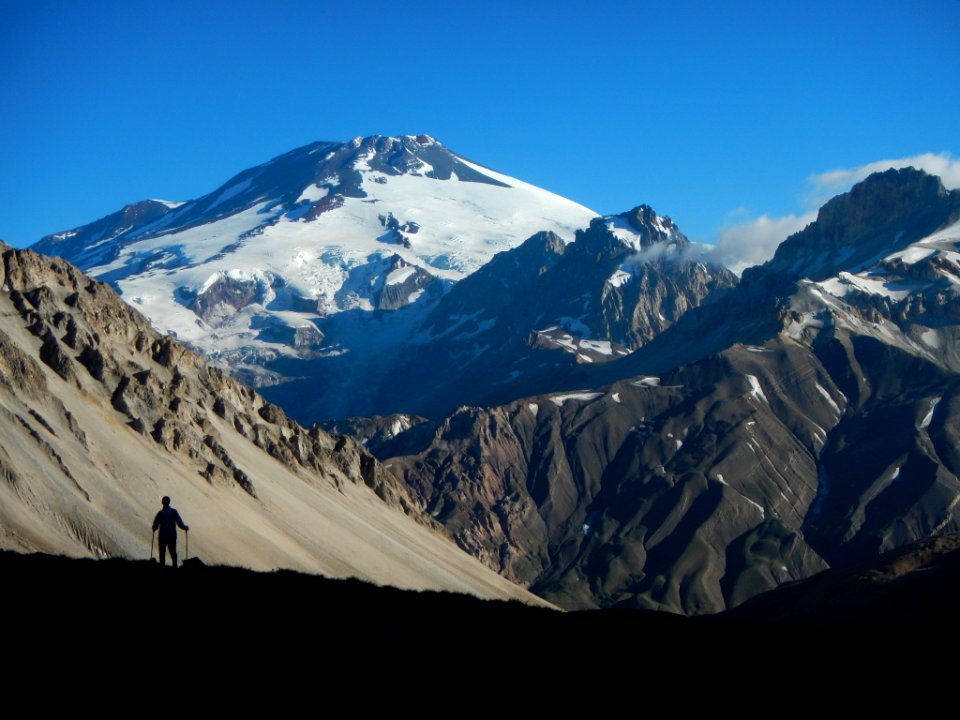 Valle del río Azufre y Volcán San José