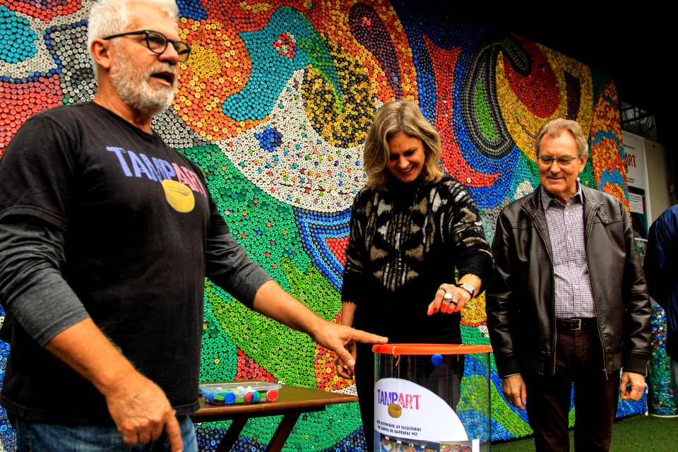12.06.2018 - Prefeita Paula Mascarenhas e o vice Idemar Barz durante o ato de lançamento do Tampart e assinatura de uma termo de cooperação - projeto de arte e sustentabilidade - Foto: Gustavo Vara